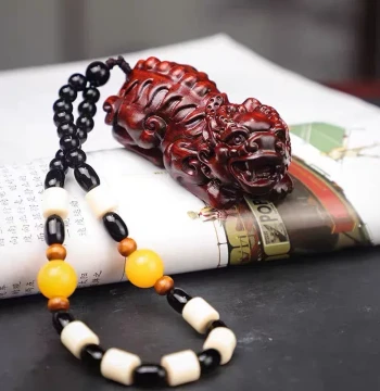 Master Qiu Bamboo & Rosewood Pixiu Palm Piece - Collectible Handheld Item for Palm Play, Car Hanging Pendant, Display Ornament