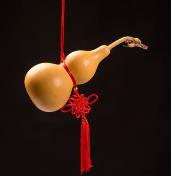 Wenwan Style Wooden Water Gourd Pendant Ornament: Entrance Door Opener, Living Room House Guardian with Dragon Head, Natural Gourd Display Piece