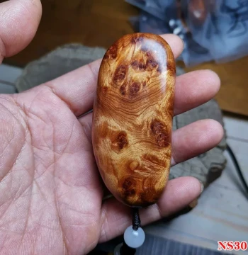 Liangshan Thuja Burl with Full Flame Grain and Bird's Eye Pattern, Hand-Held Piece for Women, Raw Wood Collectible, Couple's Carved Wooden Ornament