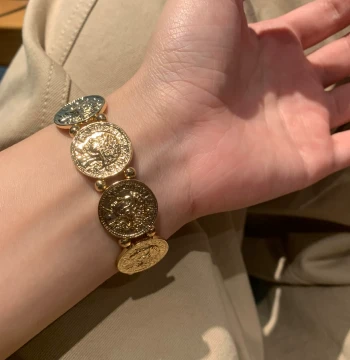 Vintage Light Gold Coin Relief Bracelet for Women, Elastic Band, Retro Bohemian Style Jewelry 2026