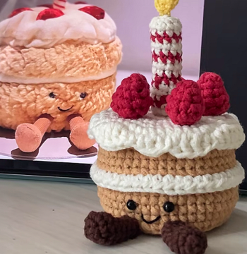 DIY Handmade Mini Cake Doll Jelly Figurine Display: Wool Yarn Weaving Material Kit for Crochet Horn Bread Gifts